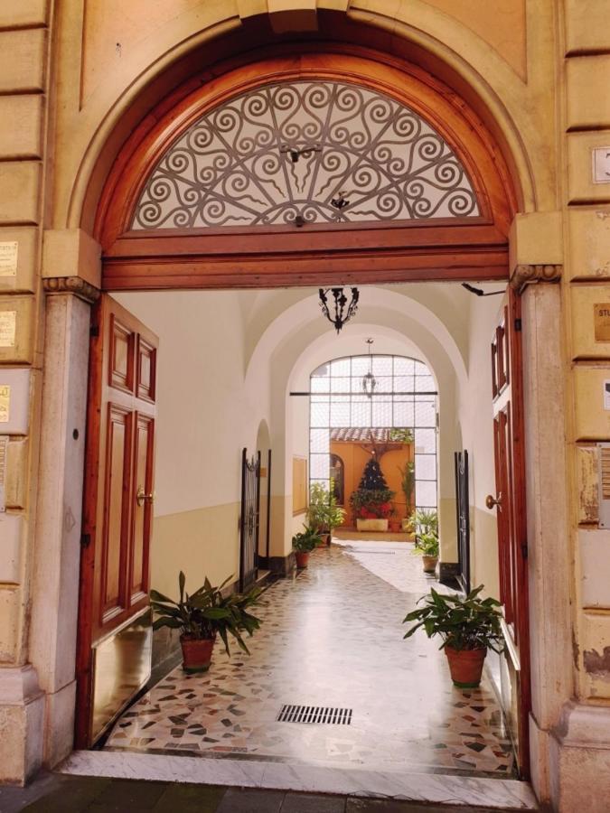 Vacanze Romane Colosseo Apartment Bagian luar foto