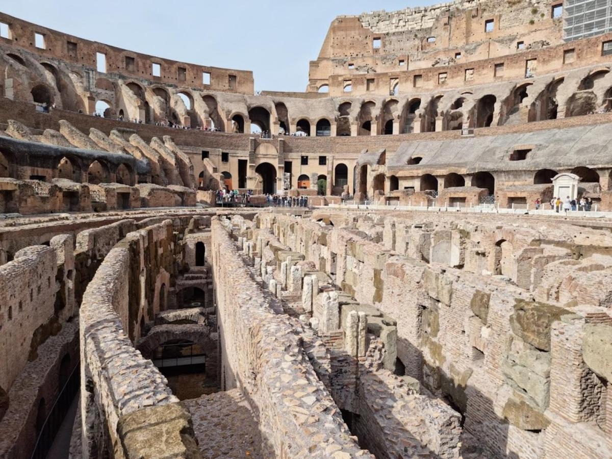 Vacanze Romane Colosseo Apartment Bagian luar foto