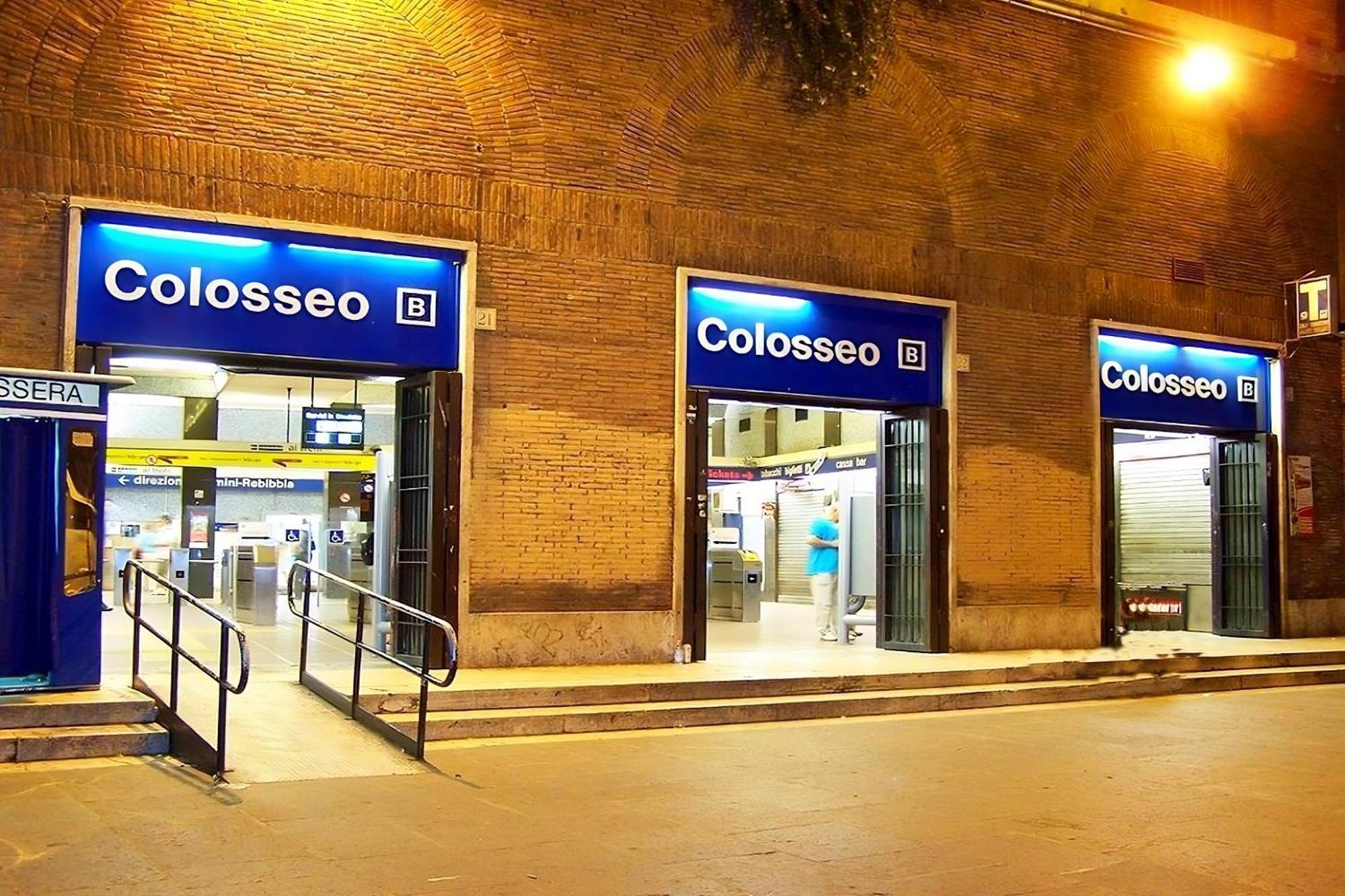 Vacanze Romane Colosseo Apartment Bagian luar foto